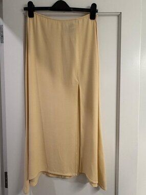 Reformation Buttercup Yellow maxi skirt with Front Slit. Size 4